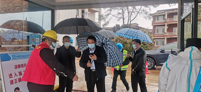 集團(tuán)公司黨委委員、副總經(jīng)理羅輝赴西二環(huán)高速項(xiàng)目檢查疫情防控及項(xiàng)目推進(jìn)工作